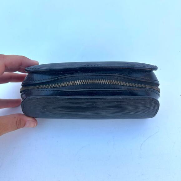 Louis Vuitton Epi Dauphine 17 Cosmetic Pouch Black Textured Clutch - Picture 6 of 11